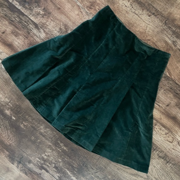 90’s Nicole Farhi Deep Emerald Green Pleated Panel Velvet Skirt, Size Medium - Picture 4 of 12